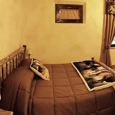 La 104 Western House *