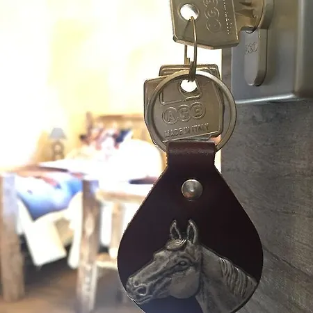 La 104 Western House בית הארחה *