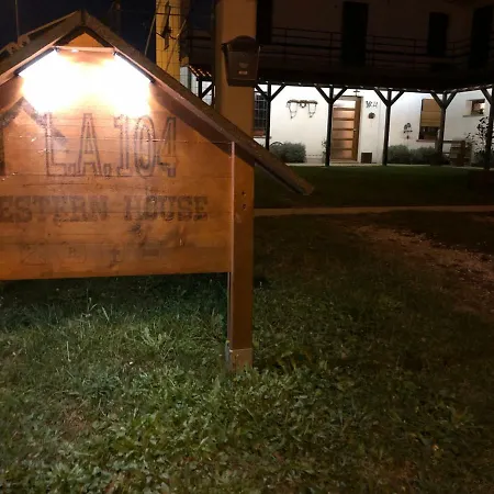 Affittacamere La 104 Western House *