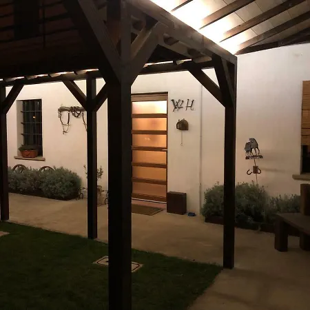 בית הארחה La 104 Western House